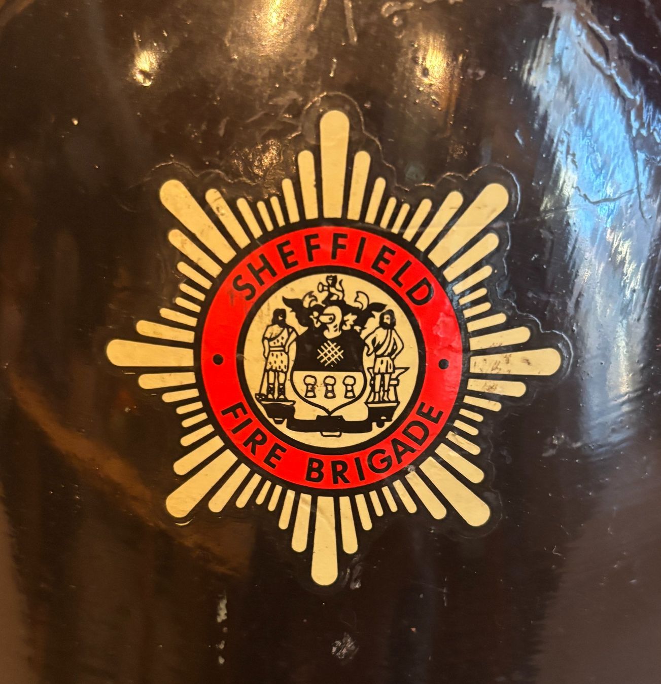 Pompieri: Helm - der Berufsfeuerwehr Sheffield England schwarz – Usato da Bern venduto da Chraebu2 4