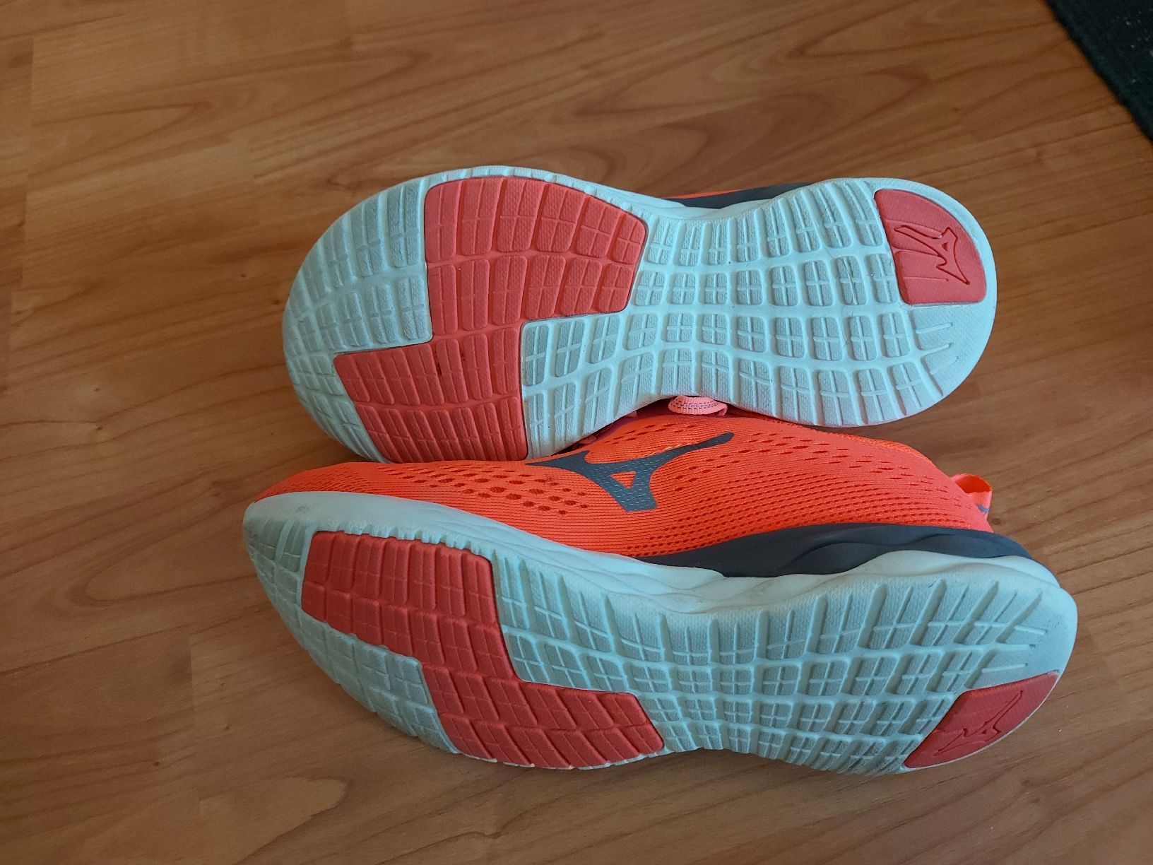 Mizuno Damenschuhe: Mizuno Wave Revolt 2, orange, running  taille 36.5 – Neu (gemäss Beschreibung) aus VUADENS von momy 1