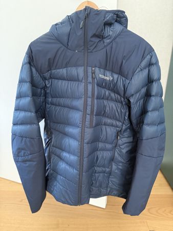 Norrøna Daunenjacke blau mit Kapuze in gutem Zustand