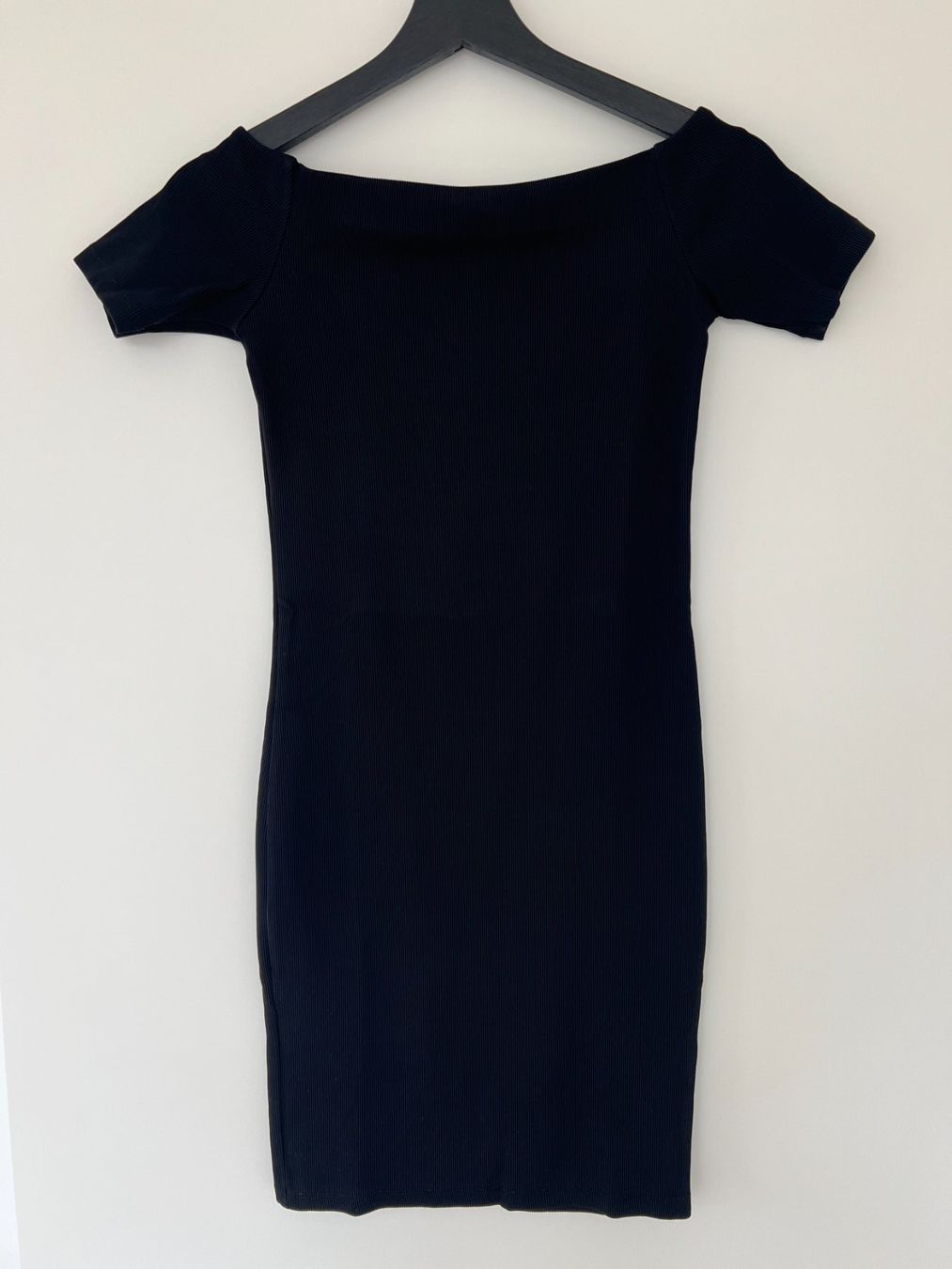 H&M Kleider: Mini-robe moulante H&M – Gebraucht aus Zürich von mps_9cp7