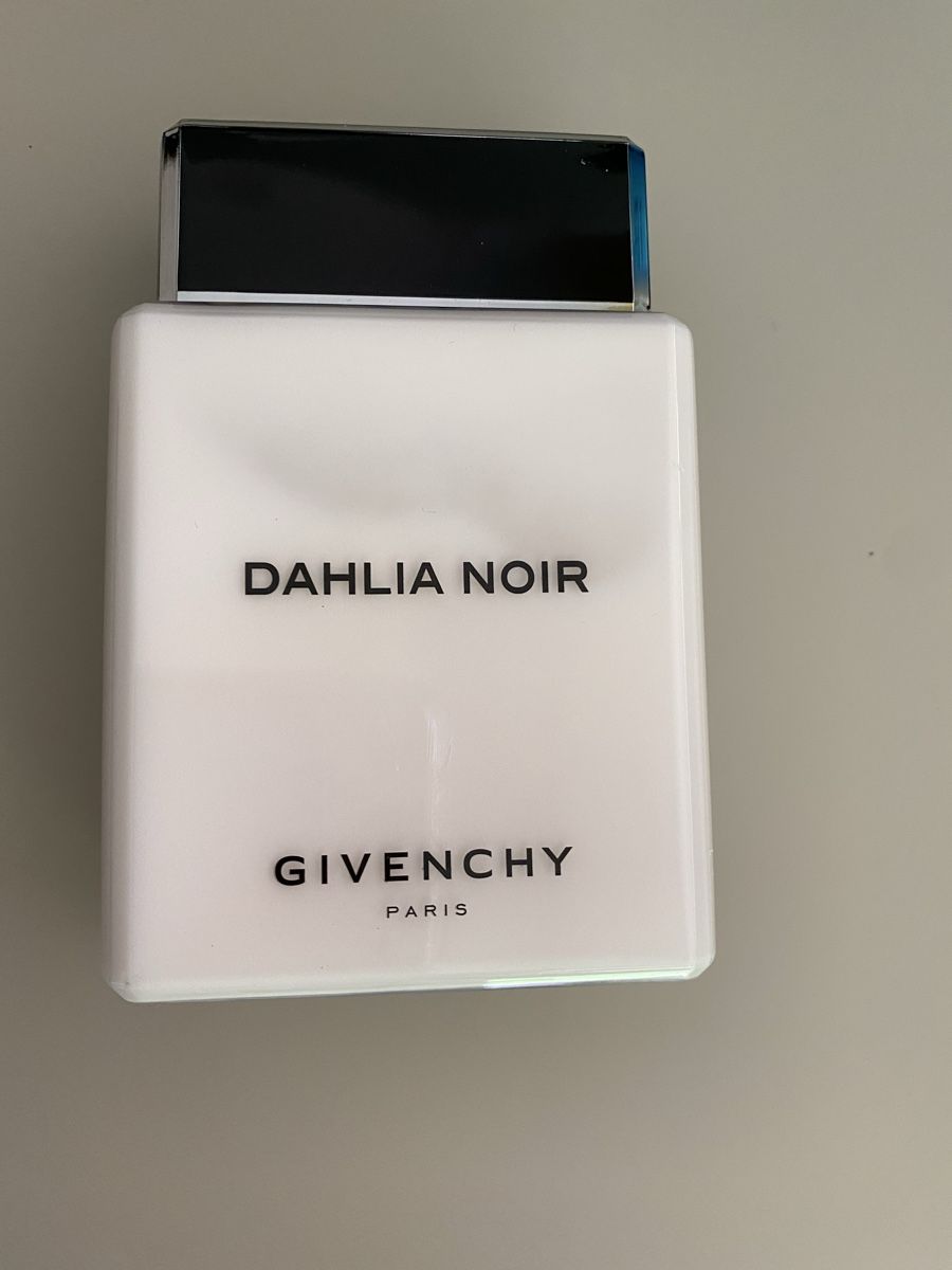 Givenchy Idratazione: Givenchy Dahlia Noir – Nuovo (secondo la descrizione) da Pully venduto da Natala