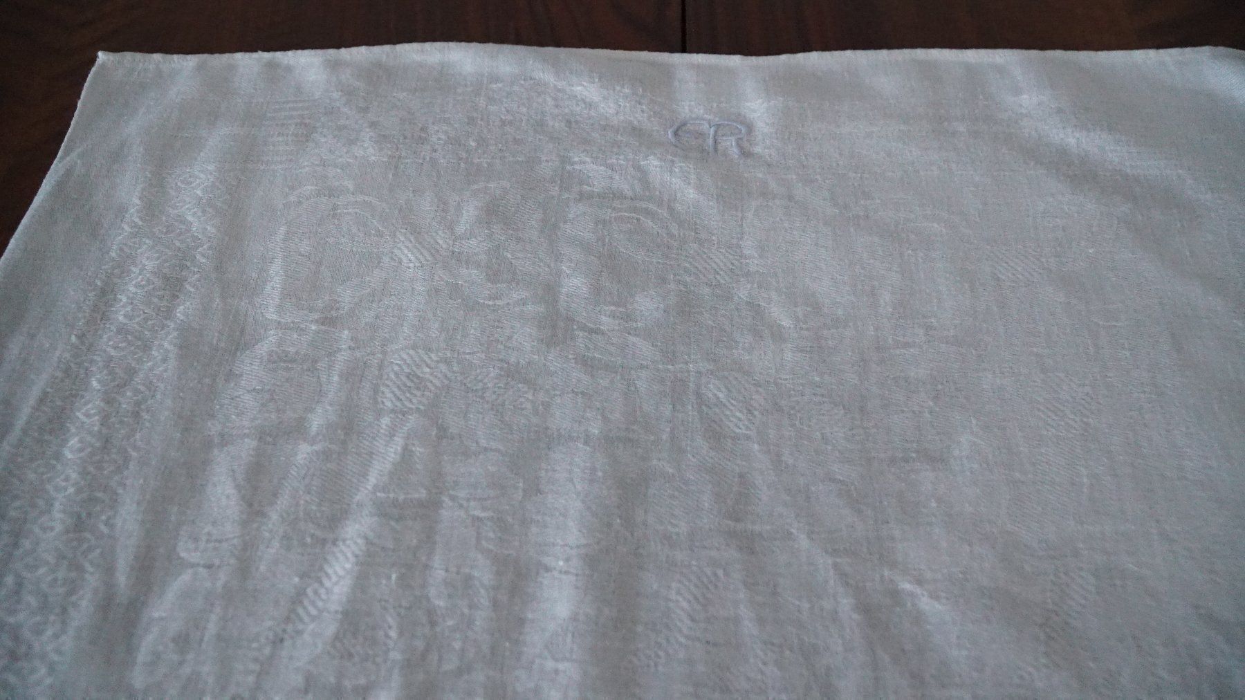 Strofinacci: Geschirrtuch  Seiden Damast  Monogram ER – Nuovo (secondo la descrizione) da Bern venduto da Antikbatik 1