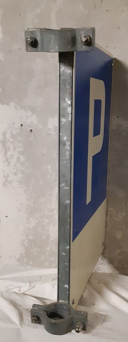 Insegne: Parkplatz schild – Usato da Muri b. Bern venduto da Bernik 1