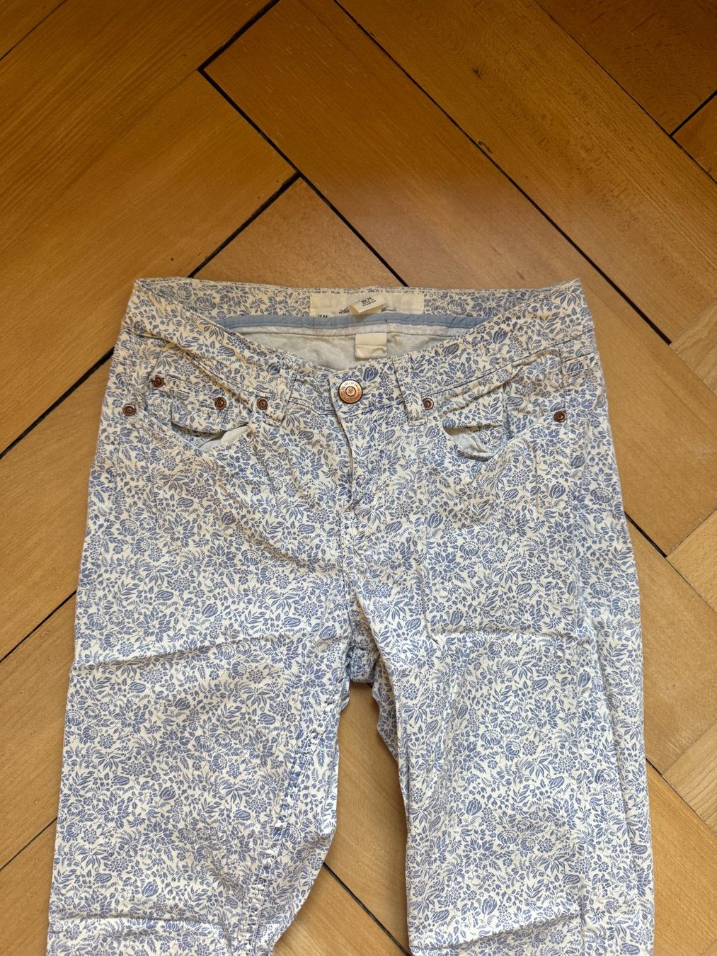 H&M Hosen: Hose blau-weiss gemustert 34 – Gebraucht aus Zürich von Diazaio 1
