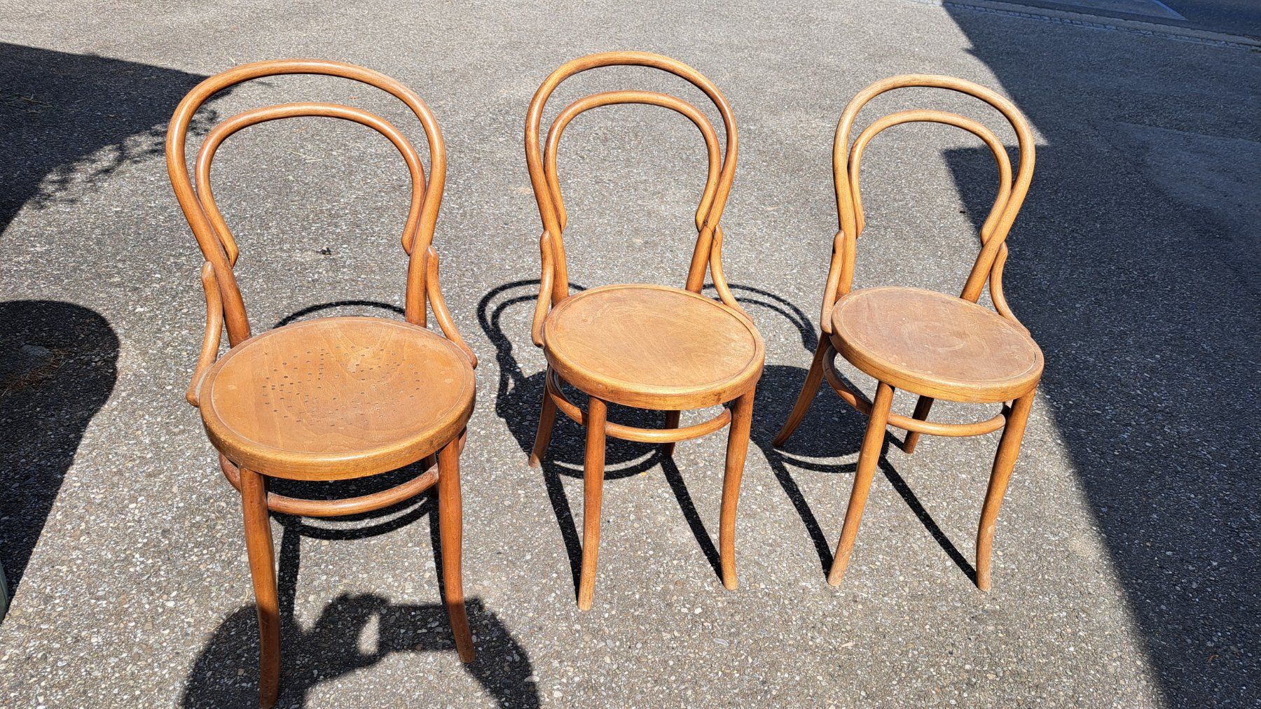 Chaises: Drei Beizenstühle, ähnlich Thonet – D'occasion à Langenthal par T.L.