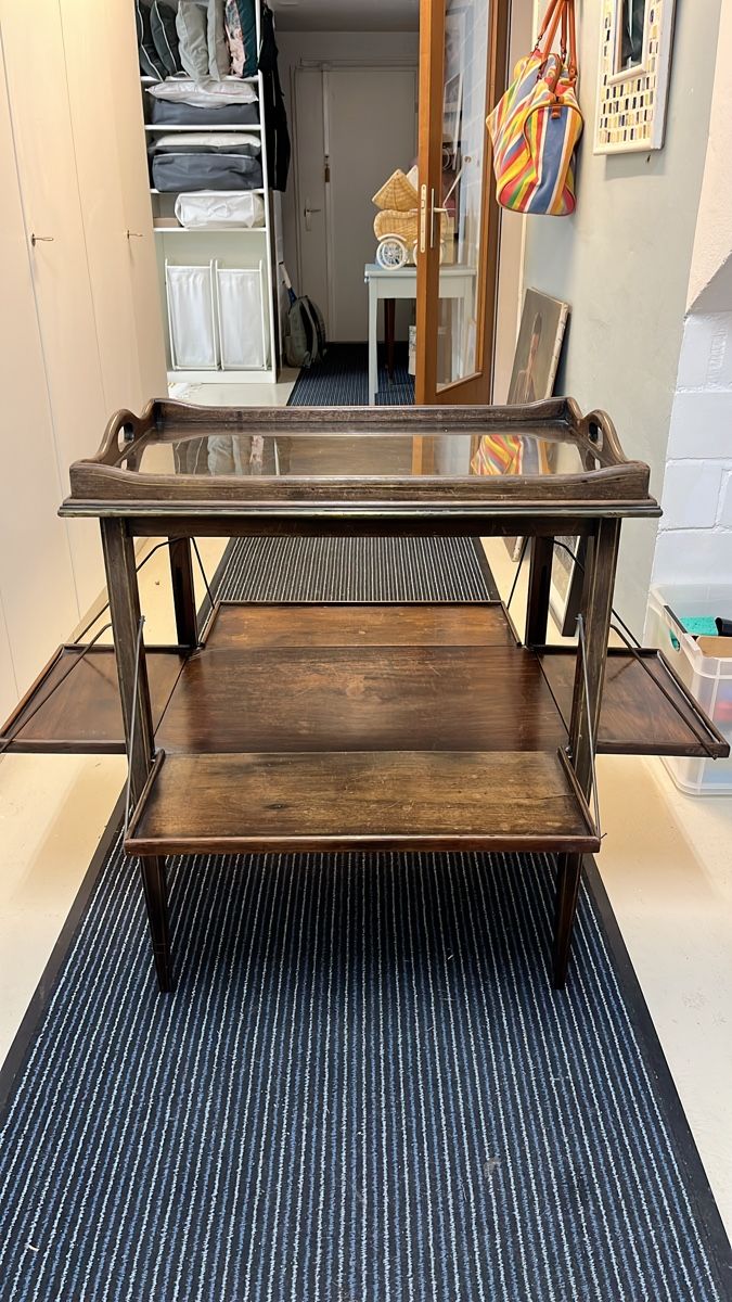 Tavoli: Antiker Bartisch aus dunklem Holz – Usato da Zumikon venduto da omorax