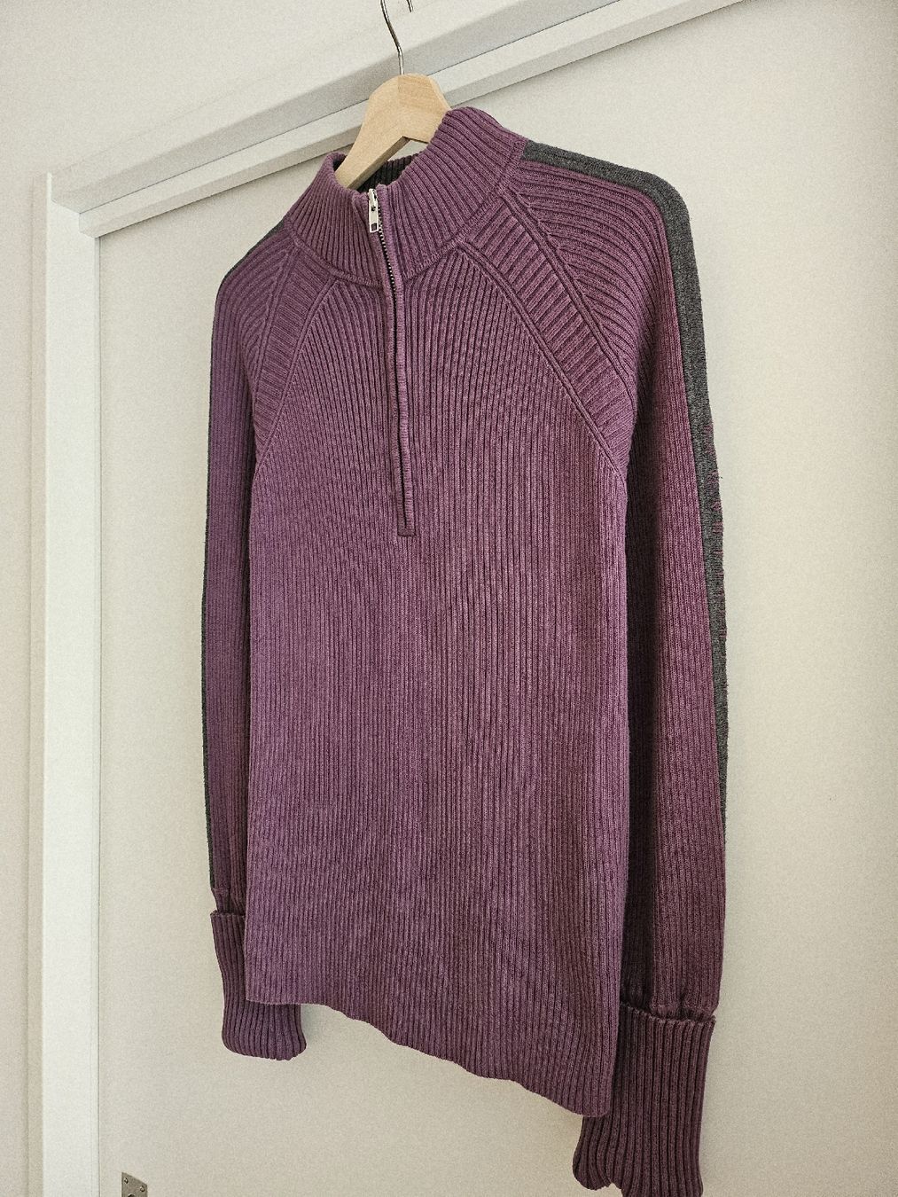 Calvin Klein Maglioni & Felpe: Calvin Klein Lilac Pullover in Large L/XL – Usato da Kilchberg ZH venduto da Thrift_Shop 2