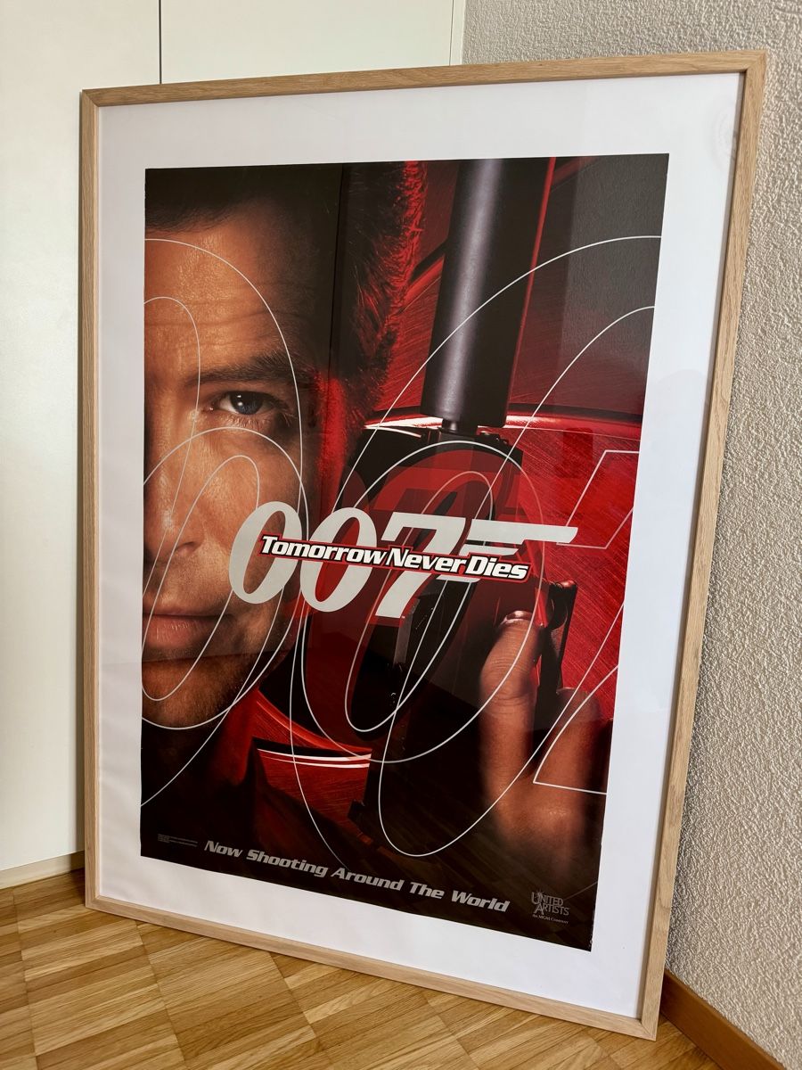 Poster & Bilder: Affiche originale James Bond 007 Tomorrow Never Dies – Gebraucht aus Moutier von CaatSerra 1