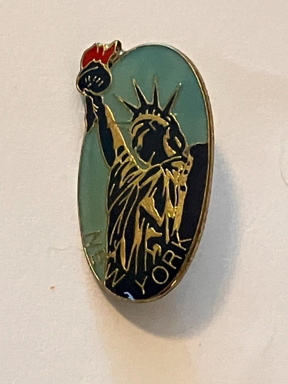 Placchette & Badge: 1 Pin New York – Usato da Basel venduto da djwwpp
