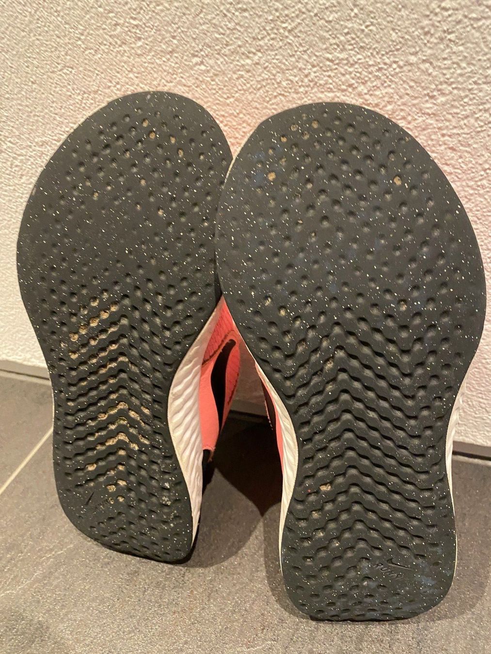 Nike Scarpe per ragazze: Mädchen Turnschuhe Nike Revolution gr. 33.5 – Usato da Steinerberg venduto da luckyfin 3