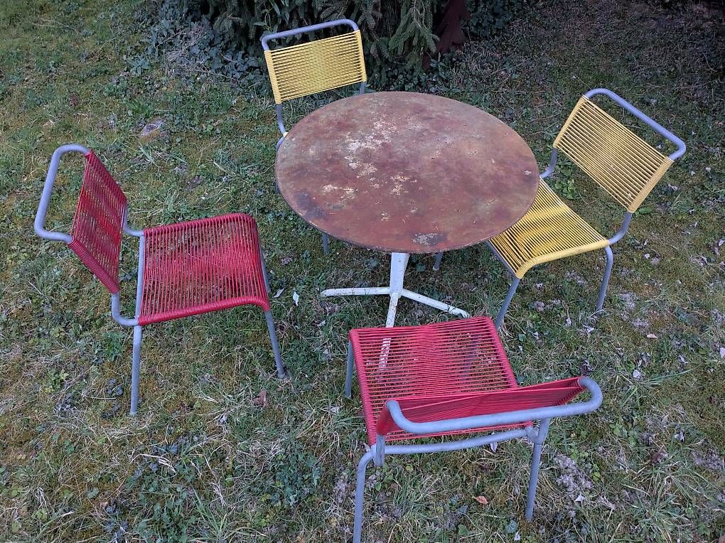 Alle DVDs: Vintage Tisch rund Patina – Gebraucht aus Binningen von Smile-46 4