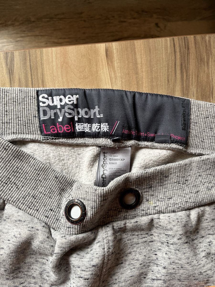 Superdry Pantaloni: Trainerhose Superdry Gr. L – Usato da Unteriberg venduto da tanjaa008 2