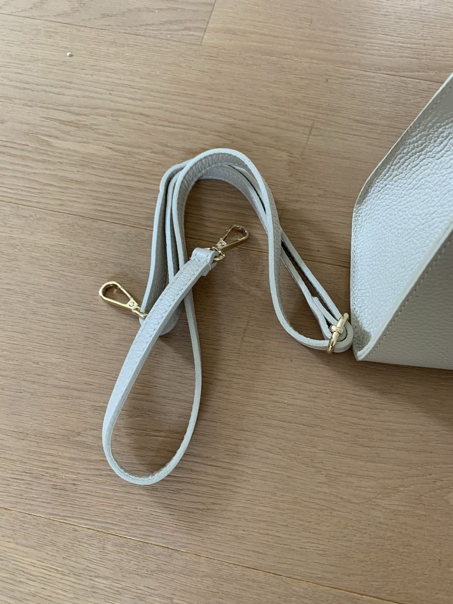 Borse da donna: Cremefarbige kleine Ledertasche – Nuovo (secondo la descrizione) da Zufikon venduto da car_km6w 6