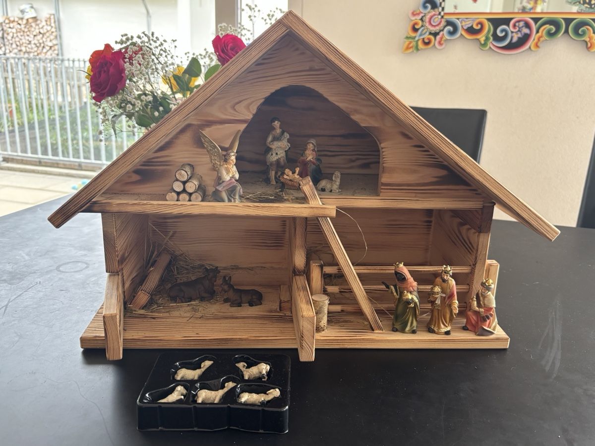 Tutte le decorazioni: Holz Krippe mit Figuren – Usato da Wintersingen venduto da Symphoricarpos