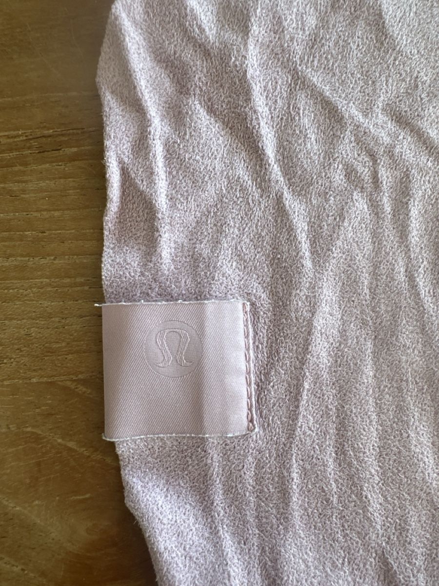 Serviettes de bain: Lululemon Handtuch – D'occasion à Zürich par sommer121 1