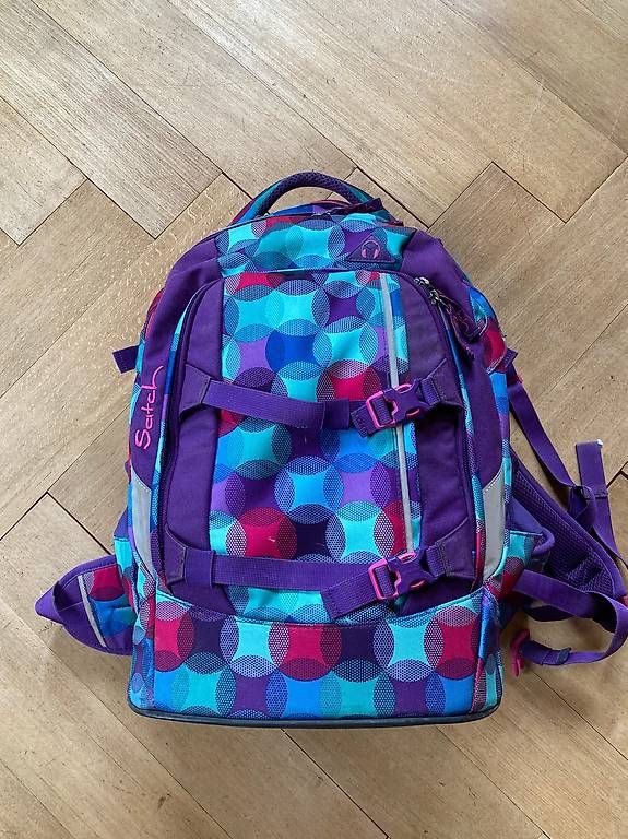 Sacs & sacs à dos: Satch Schulrucksack violett-farbig gebraucht – D'occasion à Thun par Lupinmela