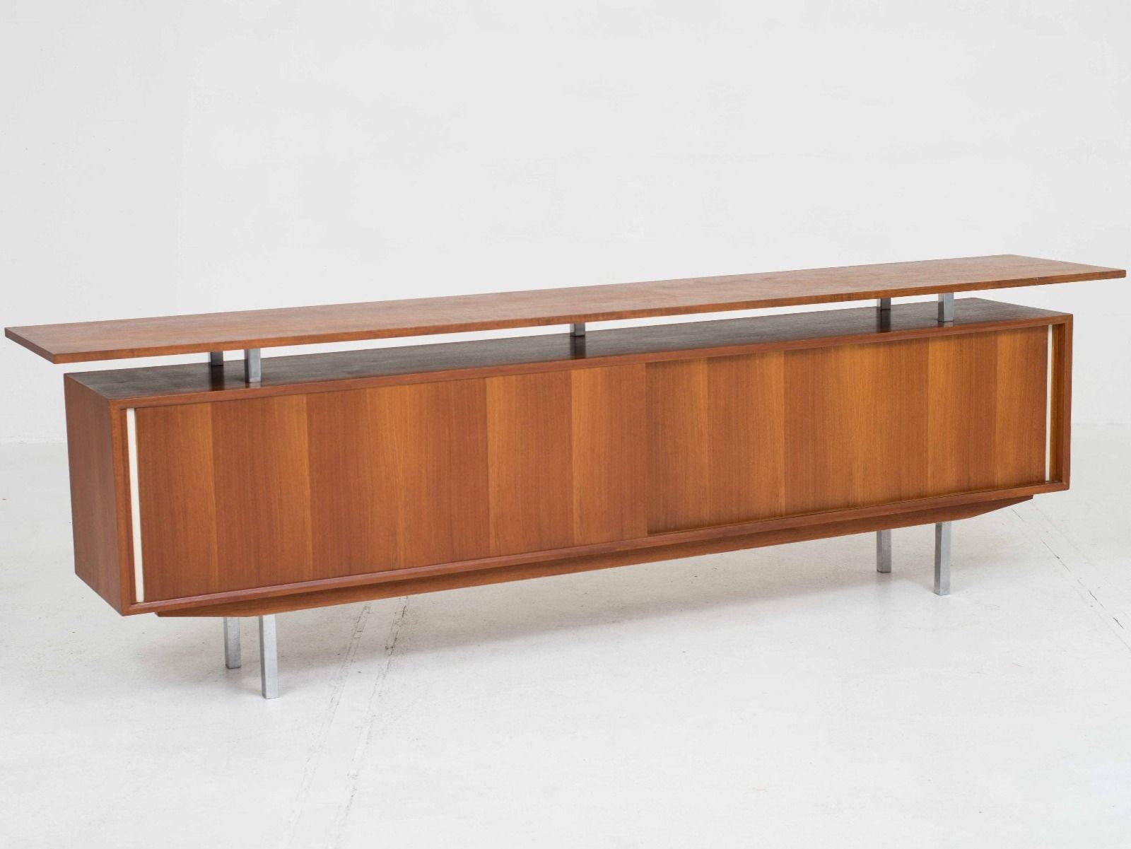 Cassettiere: Schweizer 1960er Jahre Sideboard aus Teak – Usato da Zürich venduto da STUZH38