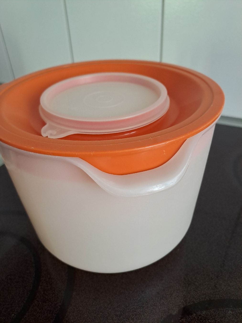 Tupperware Küchengeräte: Tupperware Messbecher 2L orange gut erhalten – Gebraucht aus Rickenbach LU von bishiida 8