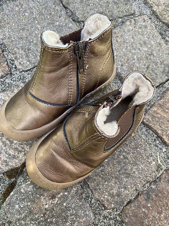 Schuhe für Jungen: Winterschuhe 22 – Gebraucht aus Luzern von feder11 1