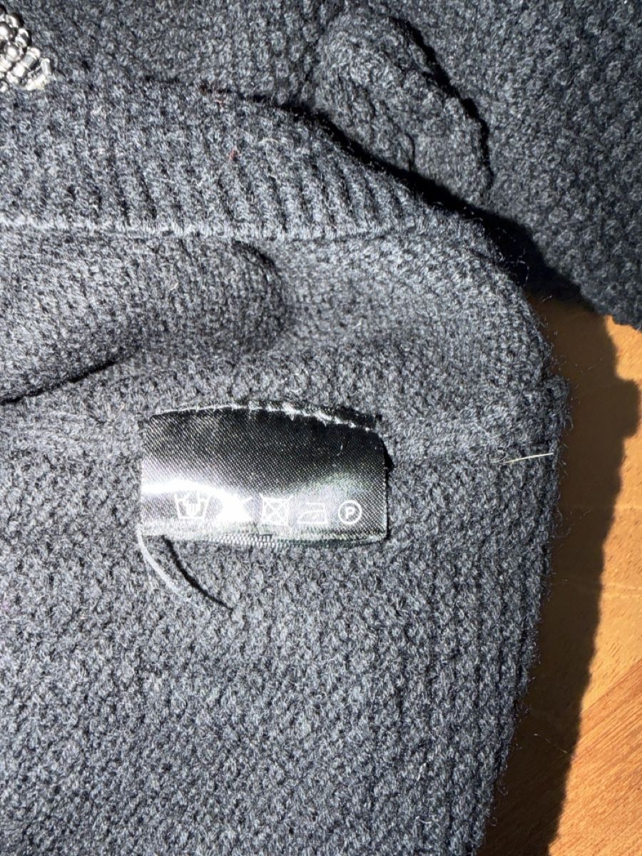 Hallhuber Pulls & Sweat-shirts: Hallhuber Pullover schwarz mit Perlen Grösse XS – D'occasion à Alpnachstad par jadireli 2
