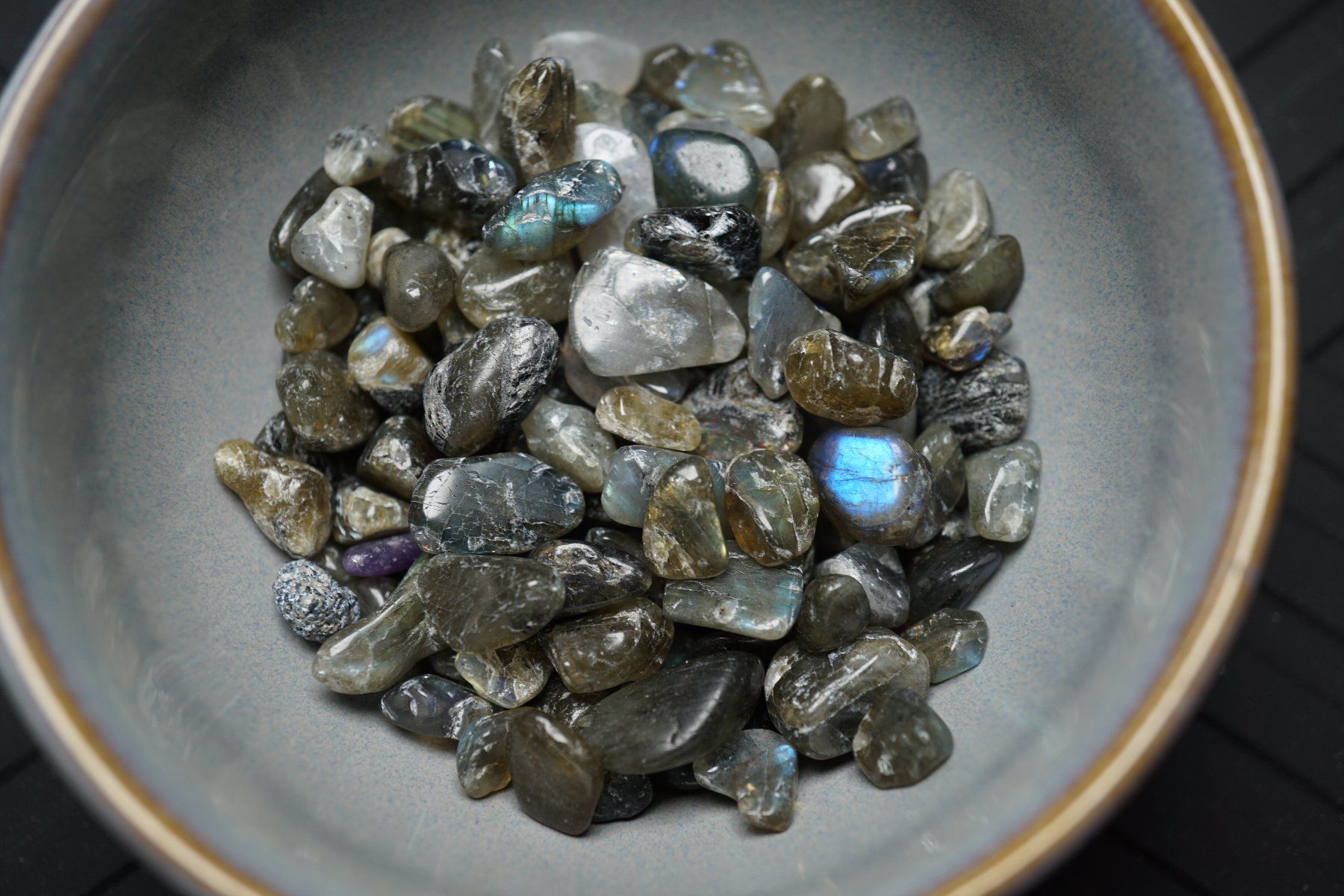 Minerali & Pietre curative: Labradorit Steine Lader 100g pro gebot    TOPSTONE – Nuovo e nell'imballaggio originale da Eschenbach SG venduto da topstone