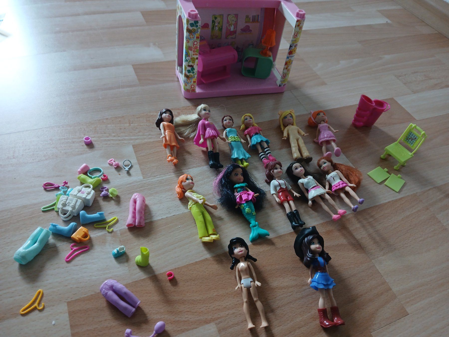 Polly Pocket Giocattoli: Polly Pocket Set mit Modegeschäft – Usato da Bärschwil venduto da kik_c28v