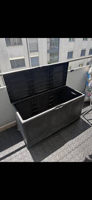 Divani: Gratis - Sofa, Tisch, Bett und Gartenmöbel  – Usato da Niederhasli venduto da buli15 4