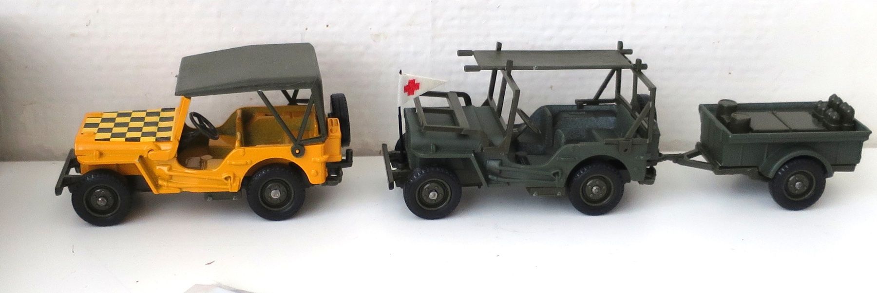 SOLIDO 1/50 US ARMY JEEP WILLYS FOLLOW ME + AMBULANCE (Gebraucht) in ...
