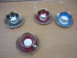 4 Mocca Tassen mit Untertassen bunt mit Goldrand gebraucht