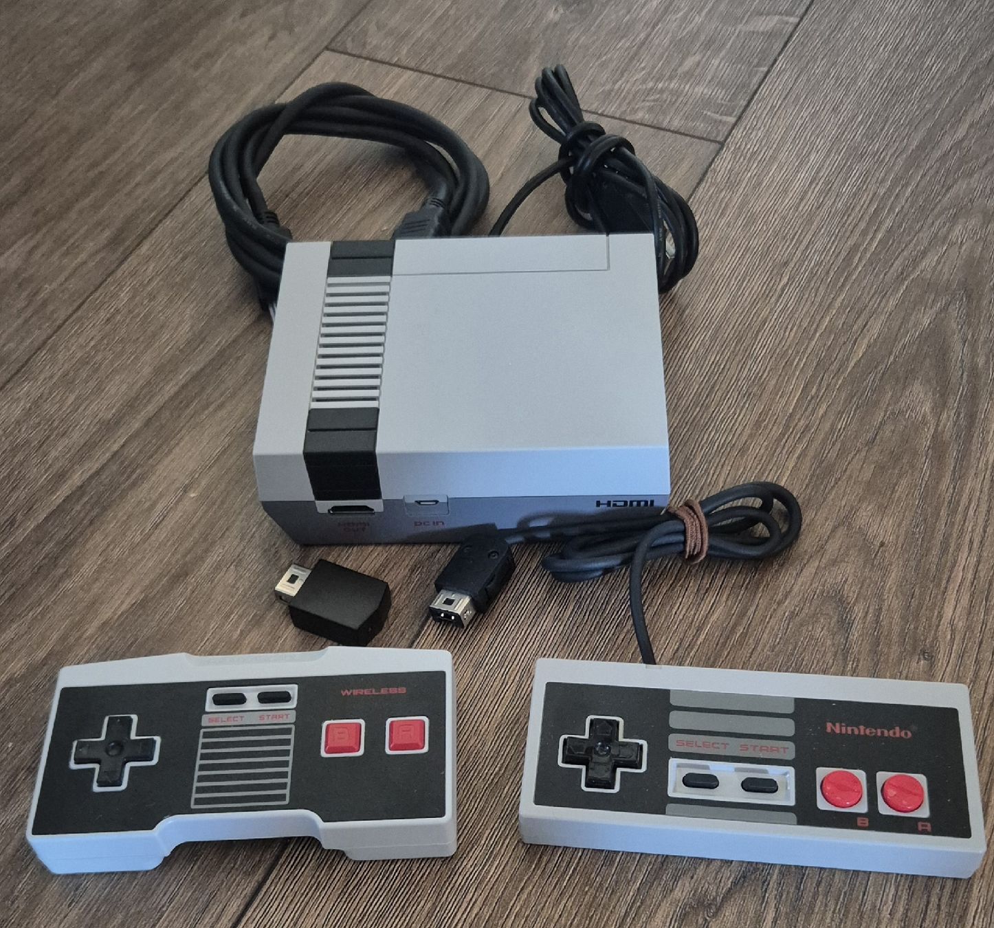 Nintendo Console: NES Classic Mini mit 2 Controller – Usato da Dinhard venduto da Rdnex