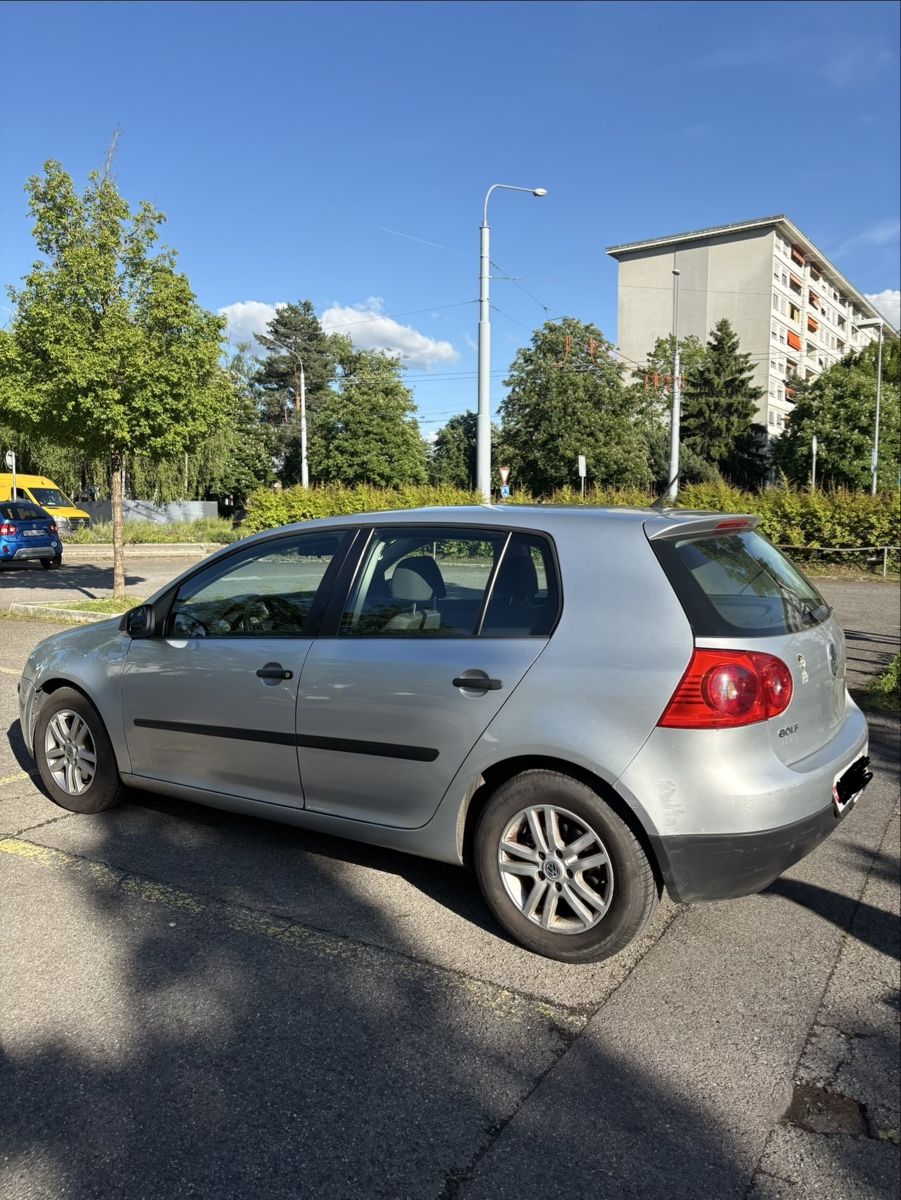 VW Automobili: Golf 5  – Usato da Genève venduto da bak_96wy 4
