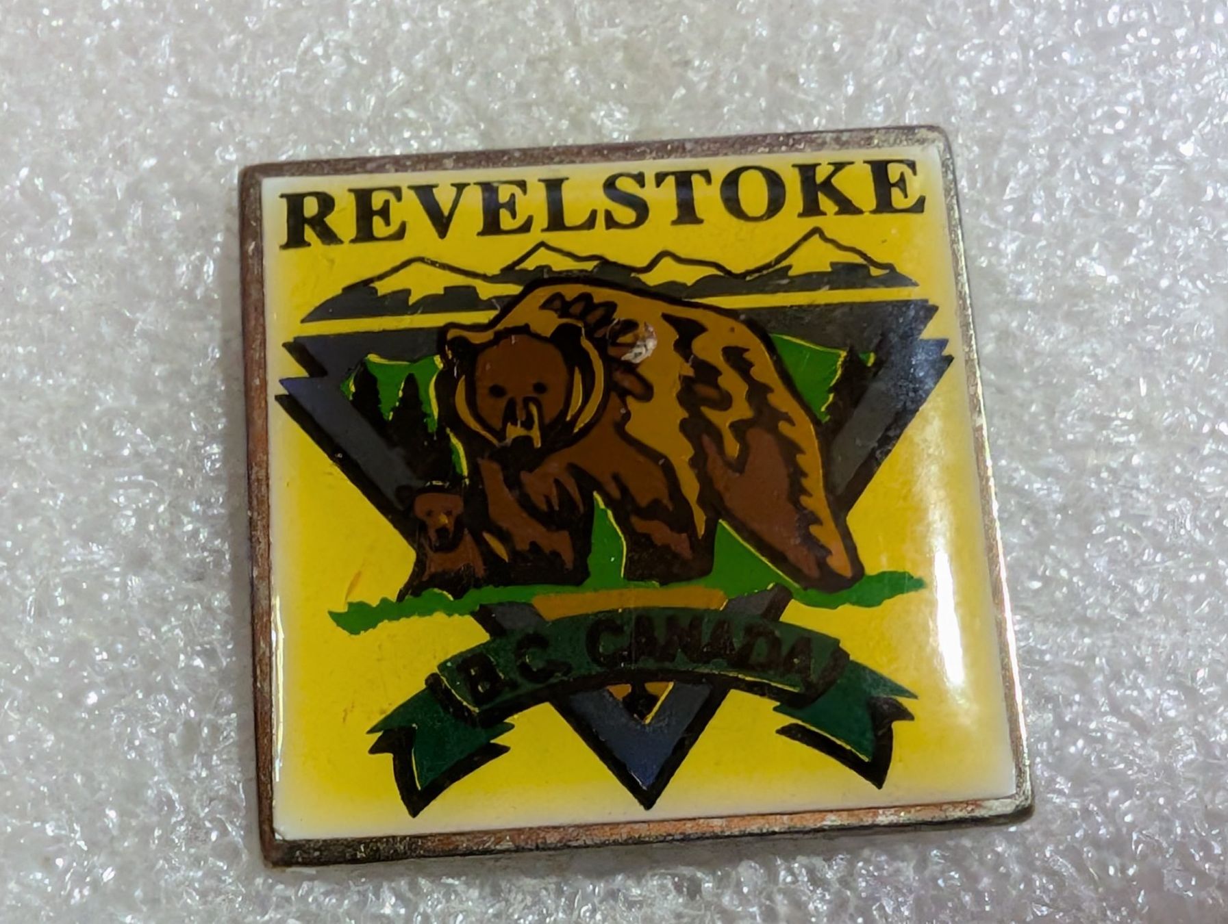 Placchette & Badge: Ansteckpin 4: Revelstoke – Usato da Oppligen venduto da Pin-Fall-Shop