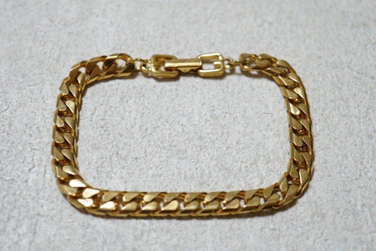 Givenchy Bracciali & Braccialetti: Givenchy Armband goldfarben Panzerkette – Usato da Winterthur venduto da Dejv