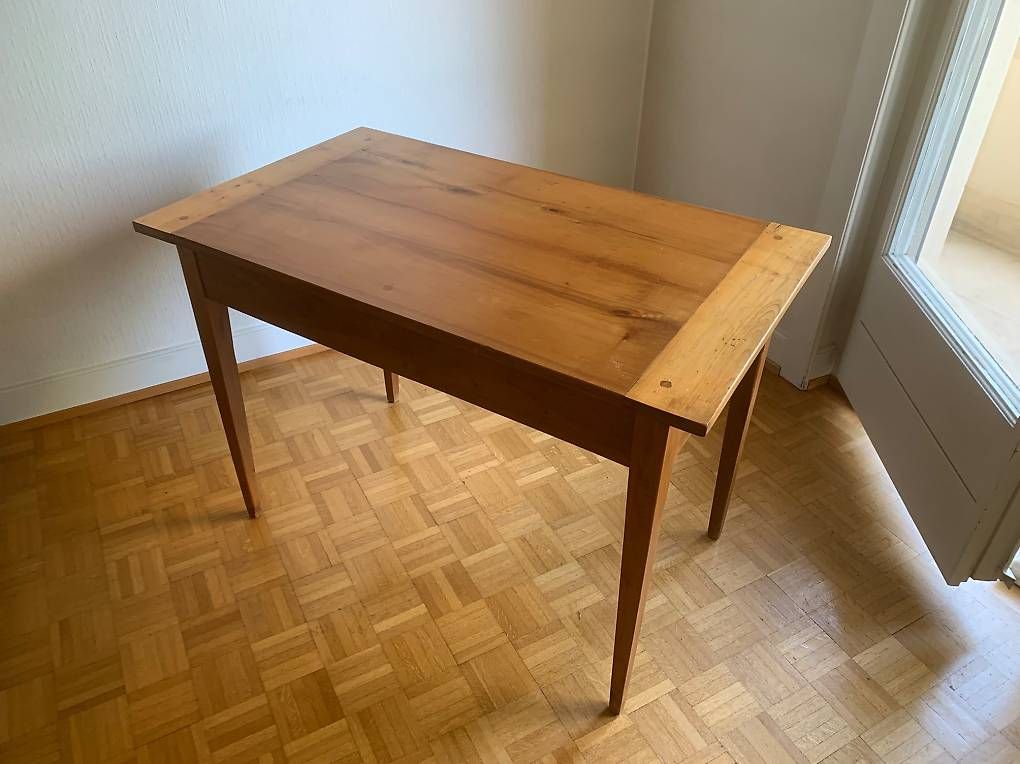 Tables: Table bureau fribourgeois – D'occasion à Lausanne par jso_lm6q 1