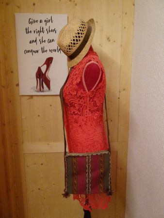 Hübsche Stofftasche zum Umhängen in Rottönen - 426112