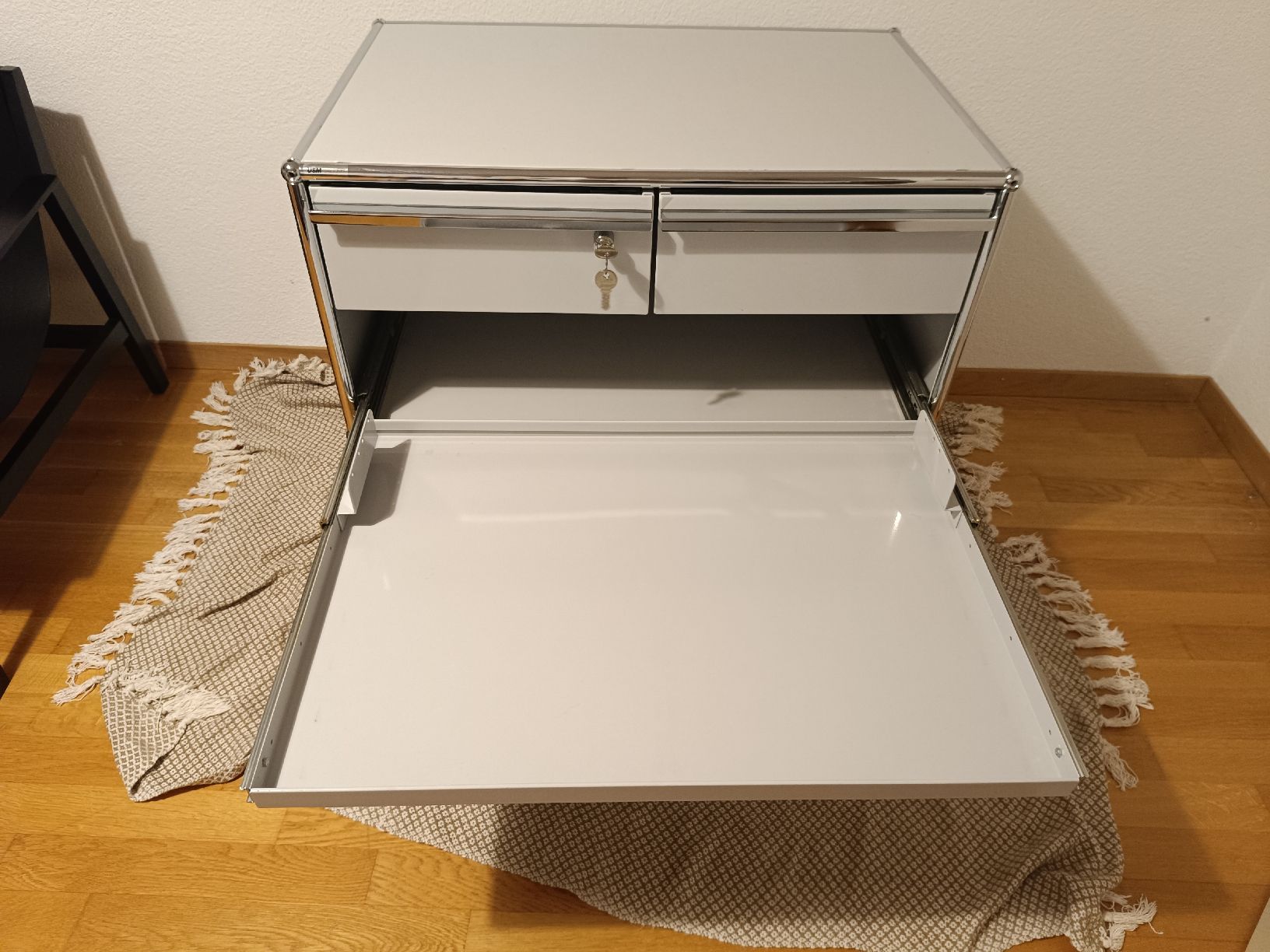 USM Cassettiere: Meuble USM gris avec tiroirs – Usato da Biel/Bienne venduto da justophe 3