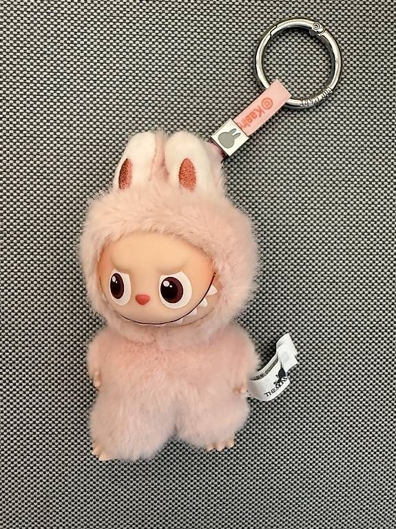 Statuette: Pin for Love LABUBU – Usato da Belp venduto da oxana_rainbow