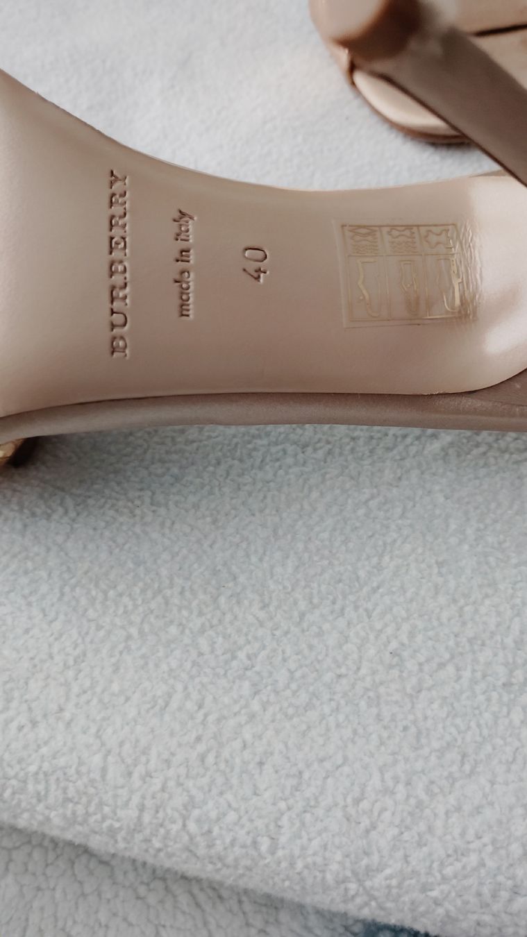 Burberry Damenschuhe: Burberry Sandale  – Neu (gemäss Beschreibung) aus Spreitenbach von ludwigmaira 1