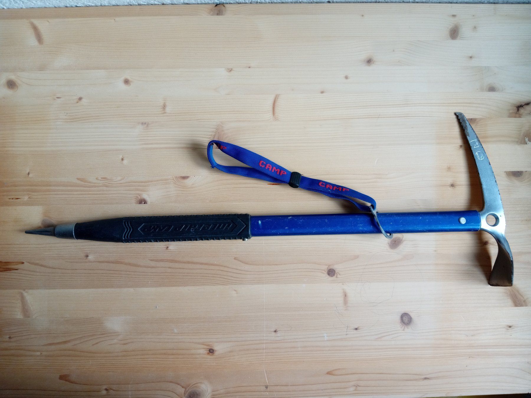 Attrezzatura da arrampicata: Eispickel Camp mit Handschlaufe / 70 cm – Usato da Bern venduto da wra_6px8