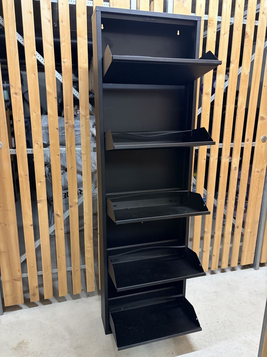 Garderobe: Schuhregal, Metall, schwarz, 5 Klappfächern – Gebraucht aus Zürich von schlauerbauer75 1
