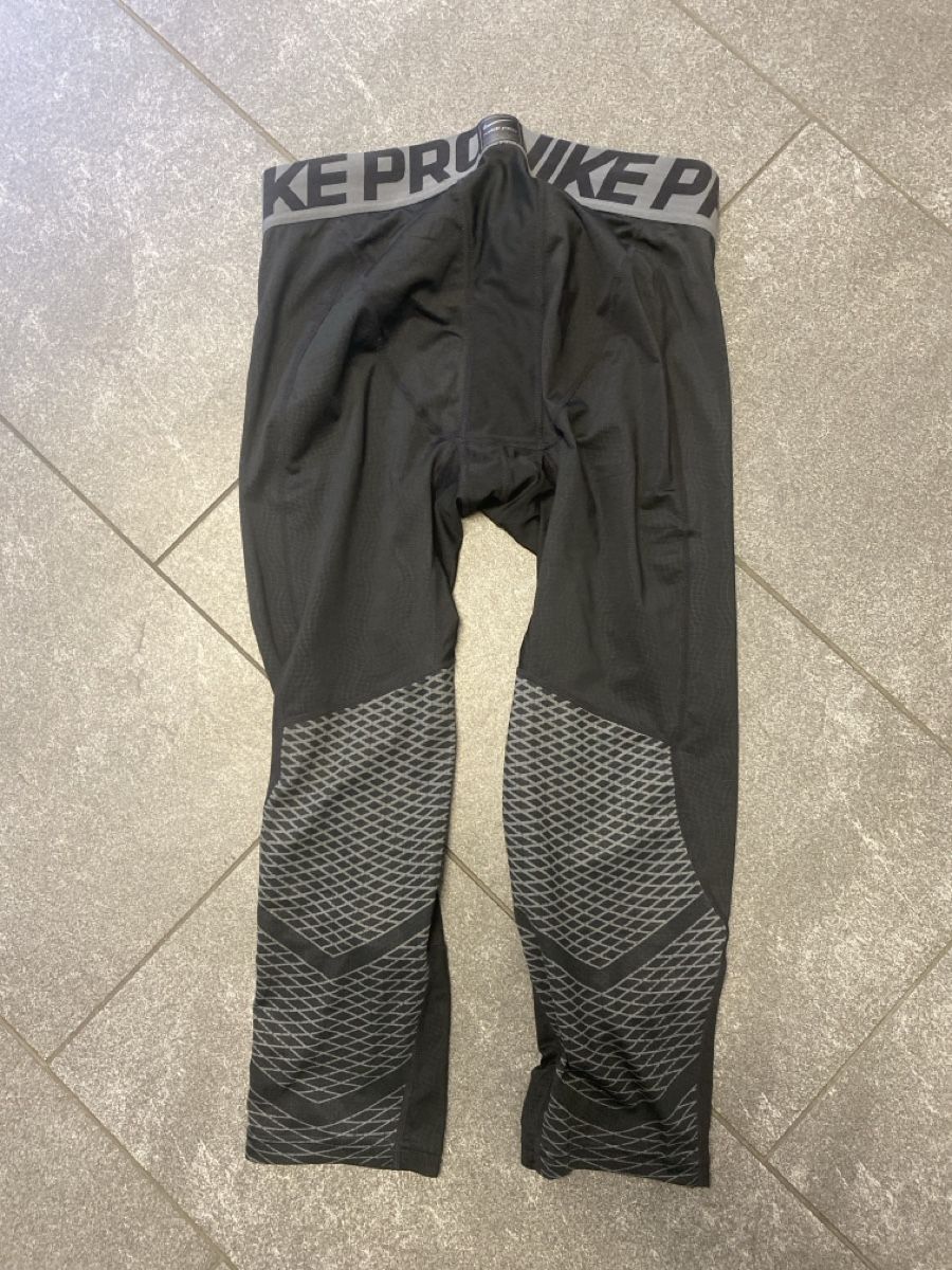 Nike Pantaloni: Nike Pro Gr.L Tights 3/4 – Usato da Baar venduto da kamasija 1
