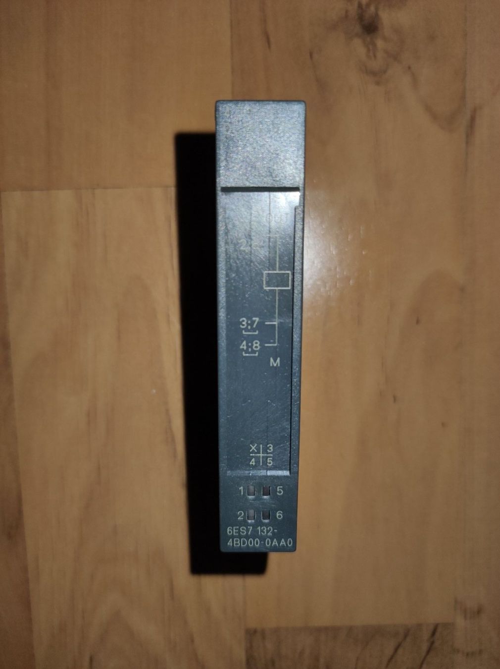 Siemens Componenti elettronici: Siemens SIMATIC ET200S Modul 4DO DC24V / 6ES7132-4BD00-0AA0 – Usato da Ufhusen venduto da HKSC 1