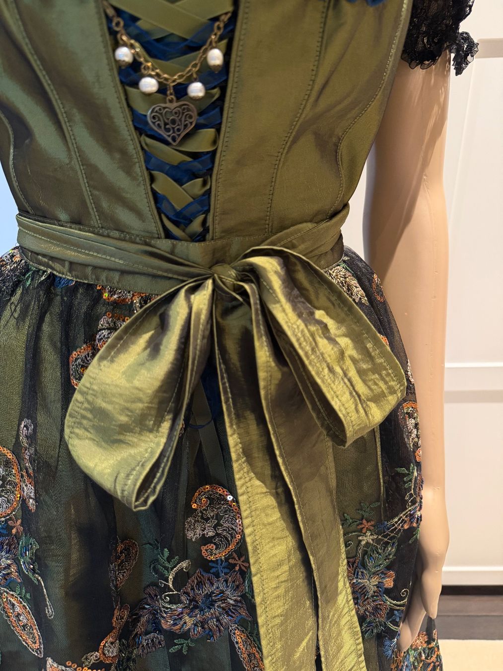 Vestiti: Angermaier Dirndl Gr. 40 – Usato da Kilchberg ZH venduto da Lisavivienne 1