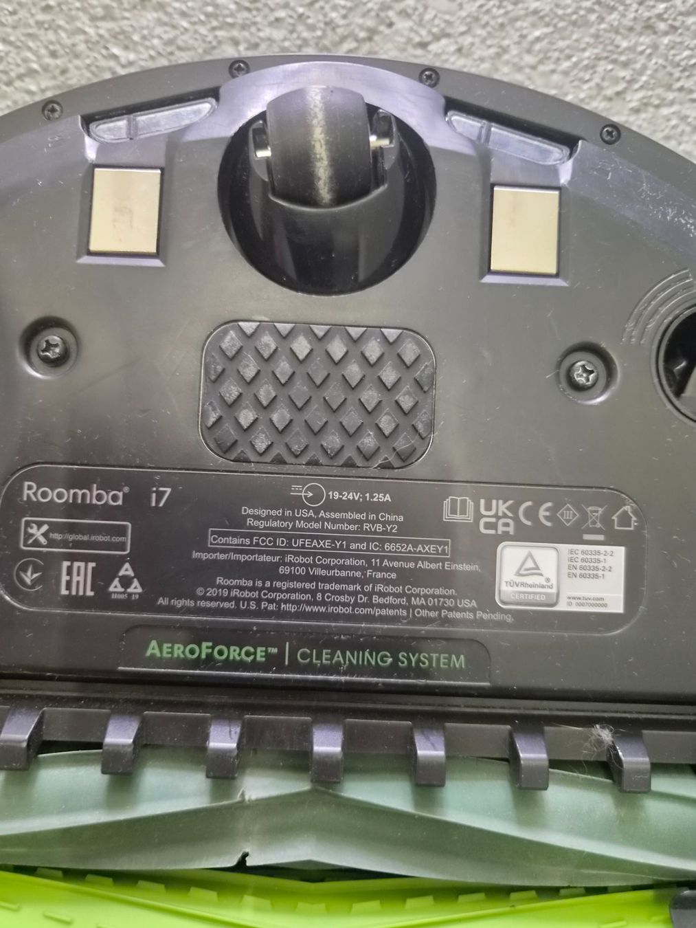 Irobot Staubsauger & Zubehör: iRobot Roomba i7 Saugroboter mit Ladestation defekt – Defekt aus Domat Ems von tchnesa 7
