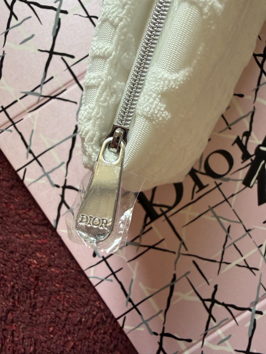 Dior Custodie per cosmetici: Dior White Cannage Pouch – Nuovo e nell'imballaggio originale da Luzern venduto da sas_r89l 1