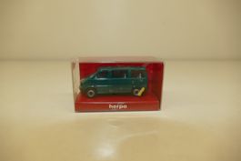 Herpa 1:87: VW Caravelle grün