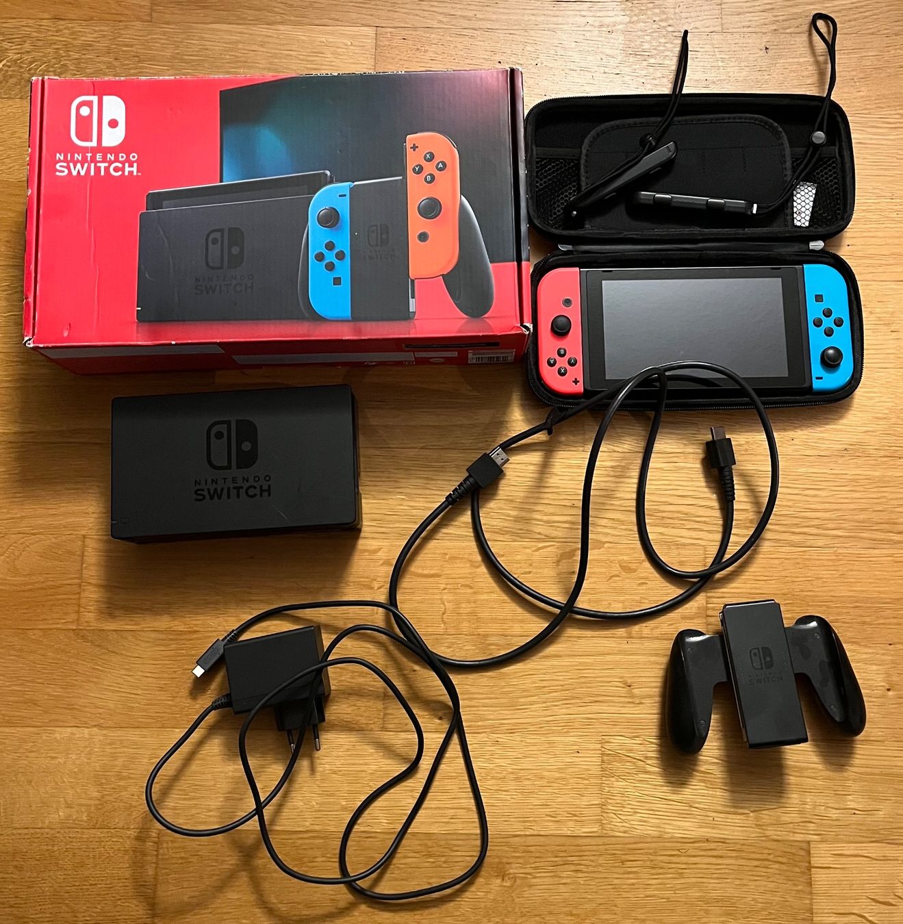 Nintendo Switch V2 mit Controller, Case und Spielen (Gebraucht) in ...