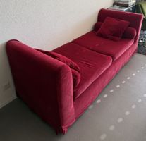 Daybed red velvet wooden legs great condition