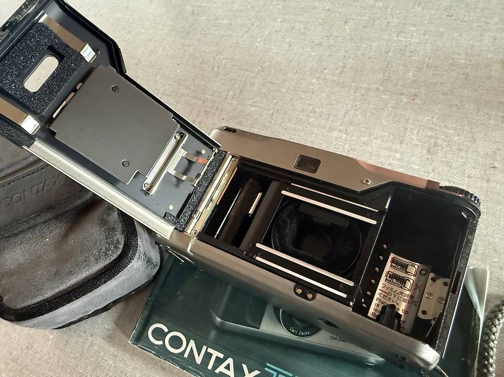 Fotocamera: Contax T2 Champagne Farbe Analog Kamera – Usato da Zürich venduto da Kaya08 1