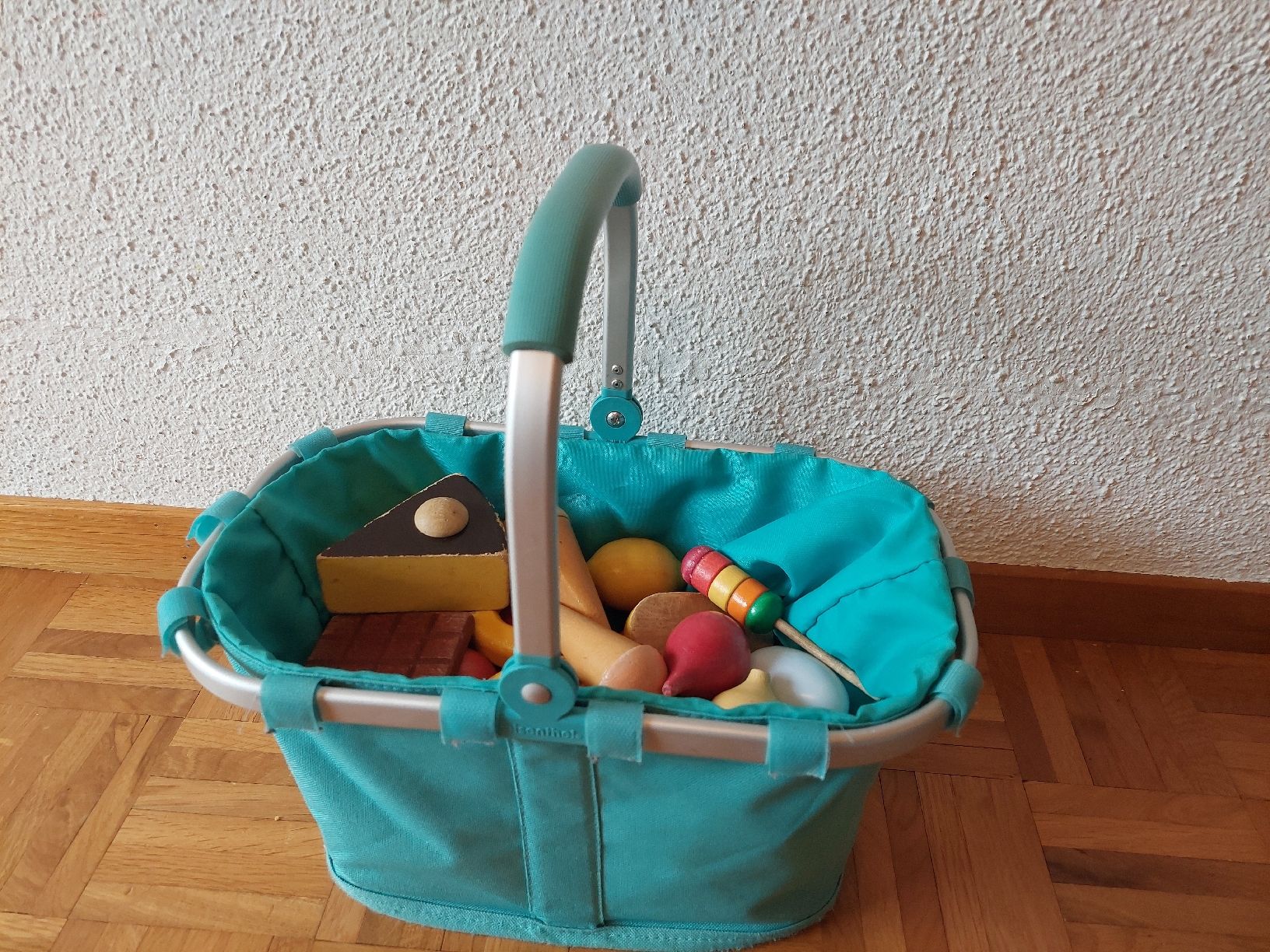 Jouets: Holz Spielgemüse mit Einkaufskorb – D'occasion à Oberrieden par Naklesu71